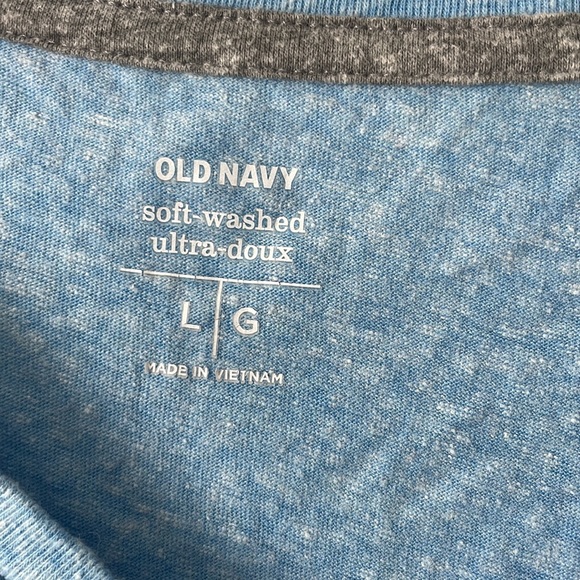 5 for $25 Old navy tee - Picture 3 of 3